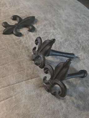 Fleur-de-Lis Decorative Wall Hooks - Black Cast Iron